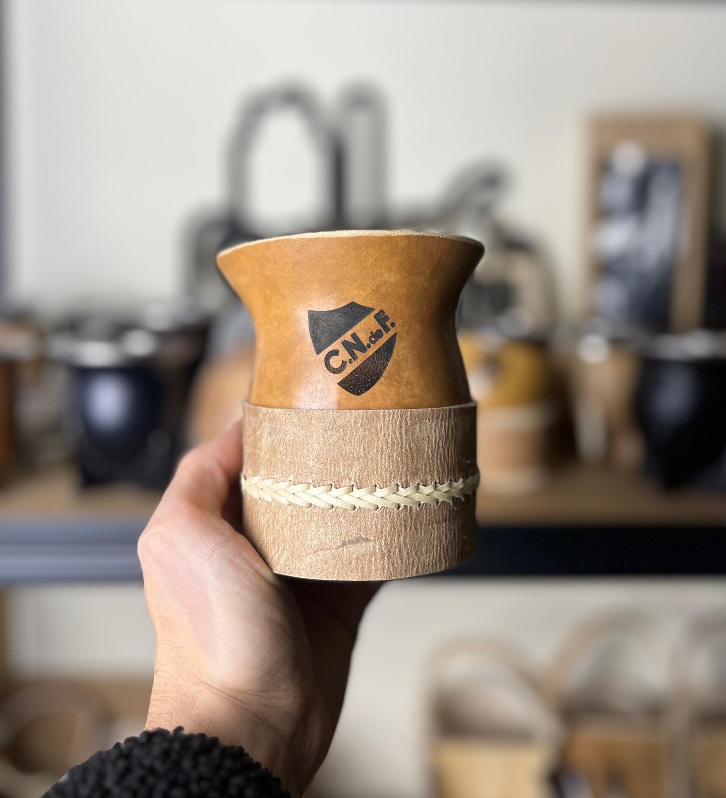 Mate de vuelo pulido + posamate cuero con costura