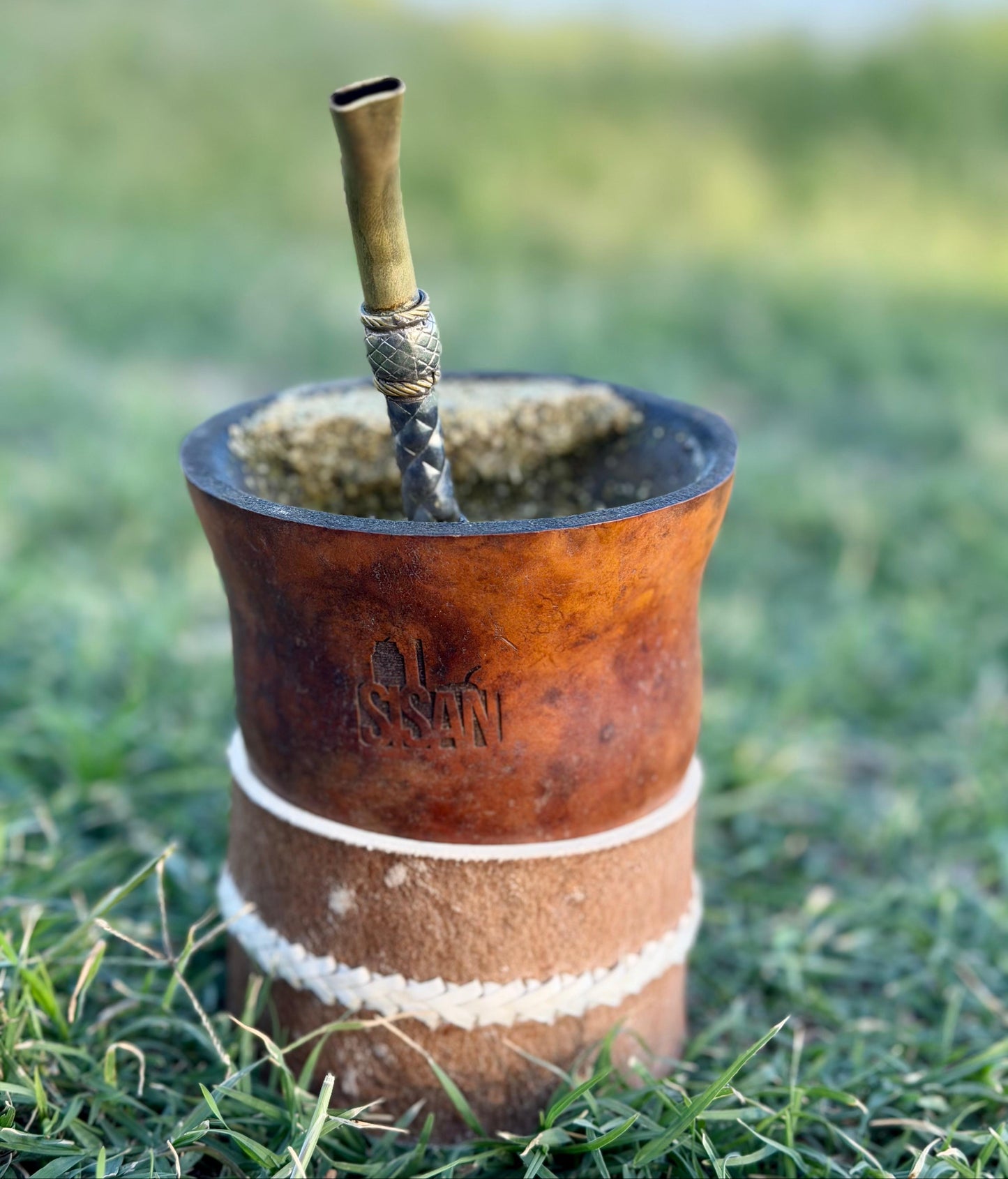 Mate criollo pulido + posamate cuero con costura