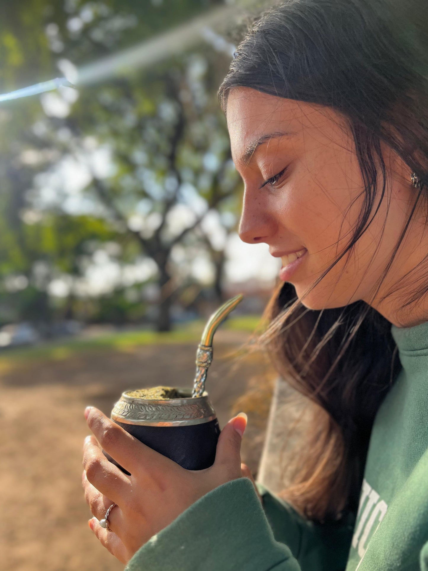 Mate torpedo forrado en cuero boquilla cincelada