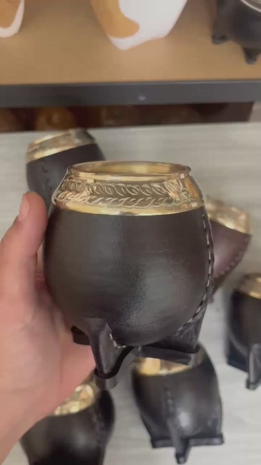 Mate torpedo forrado en cuero boquilla cincelada